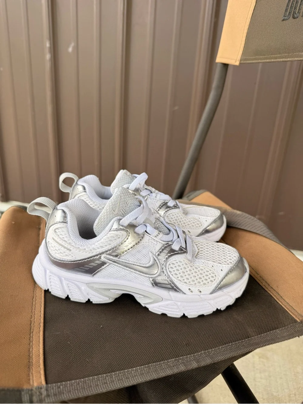 Nike Kids V5 RNR Sneakers in White and Light Gray